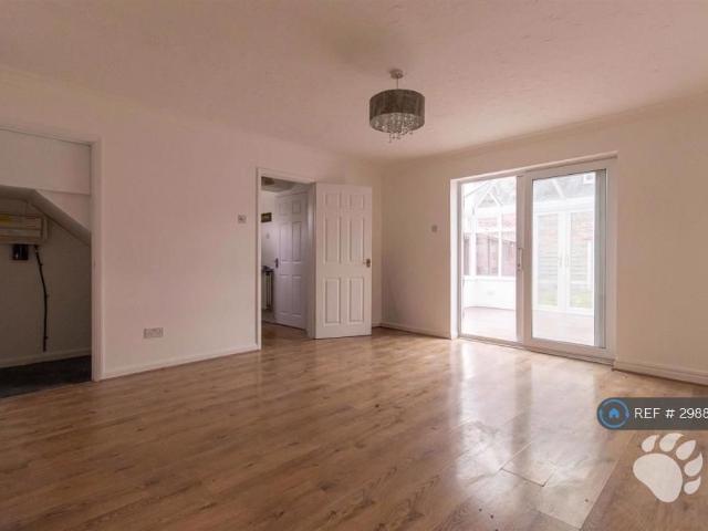 4 bedroom detached house to rent