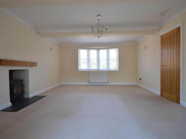 4 bedroom detached house to rent