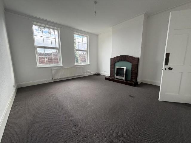 4 bedroom detached house to rent