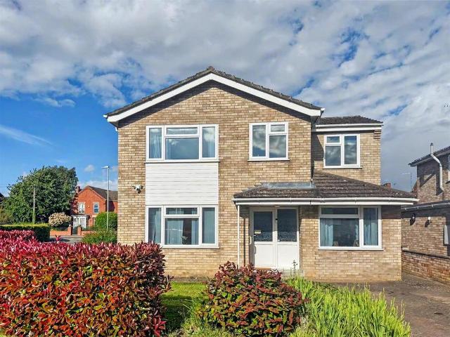 4 bedroom detached house to rent