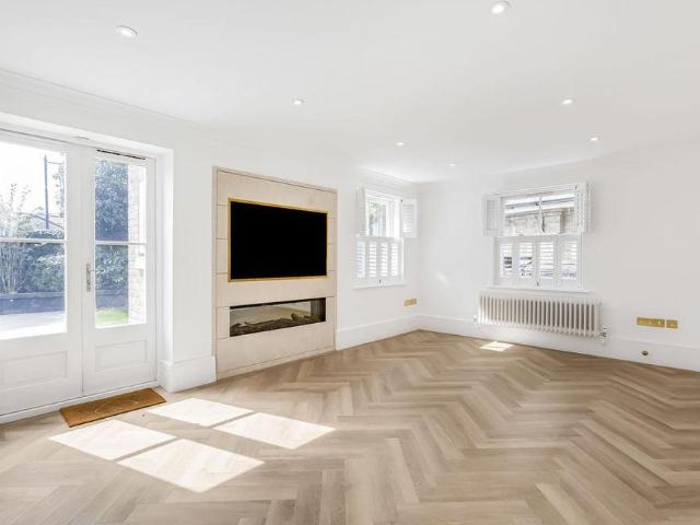 4 bedroom detached house to rent