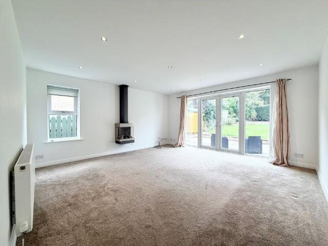 4 bedroom detached house to rent