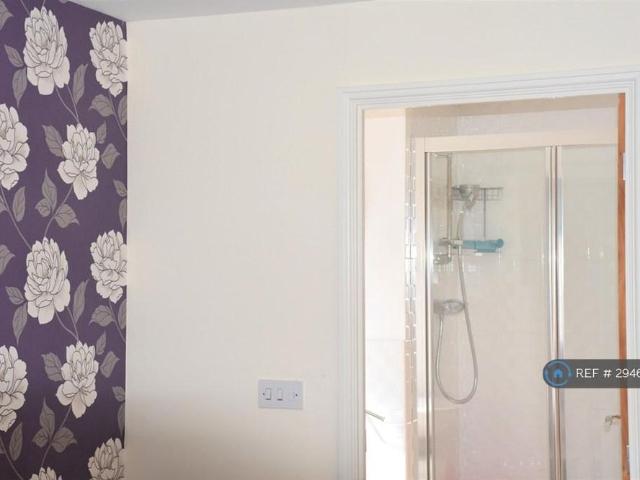 4 bedroom detached house to rent