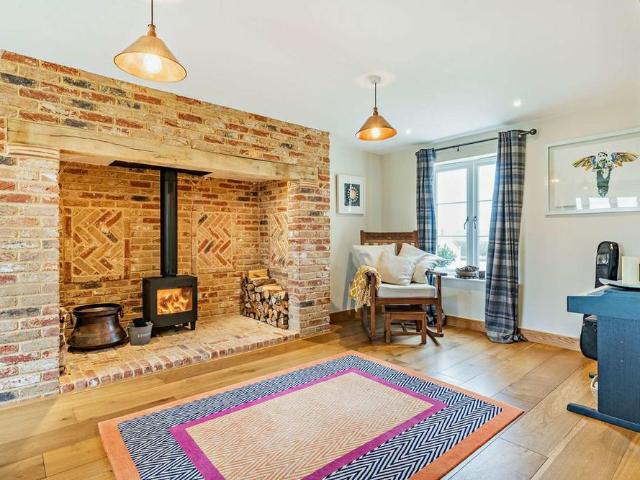 4 bedroom detached house to rent