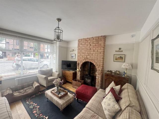 4 bedroom detached house to rent