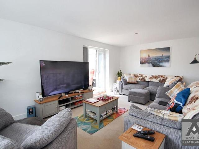 4 bedroom detached house to rent