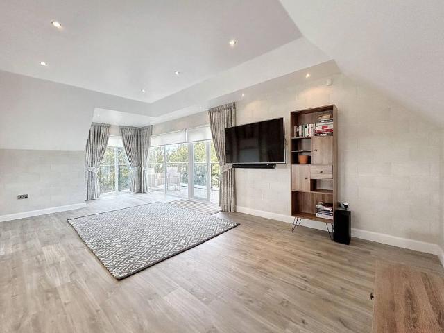 4 bedroom detached house to rent