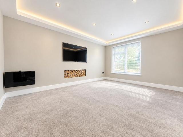 4 bedroom detached house to rent