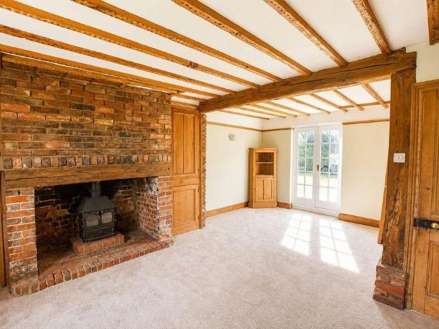 4 bedroom detached house to rent