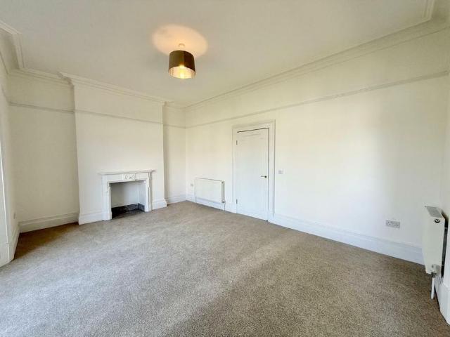 4 bedroom semi detached house to rent