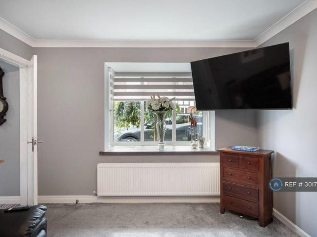 4 bedroom detached house to rent
