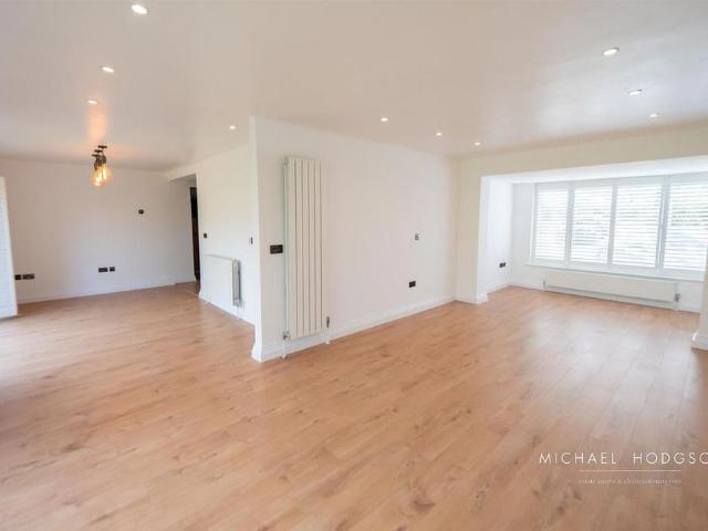 4 bedroom detached house to rent