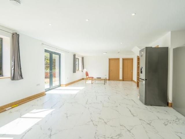 4 bedroom detached house to rent