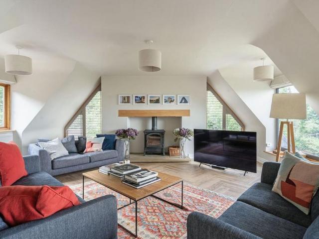 4 bedroom detached house to rent