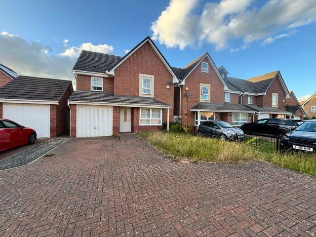 4 bedroom detached house to rent