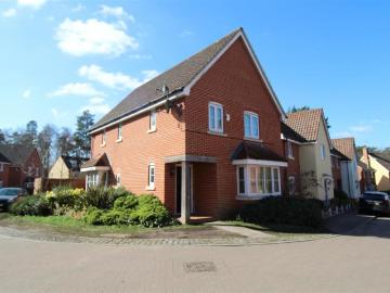4 bedroom detached house to rent