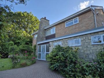 4 bedroom detached house to rent