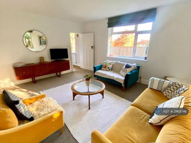 4 bedroom detached house to rent