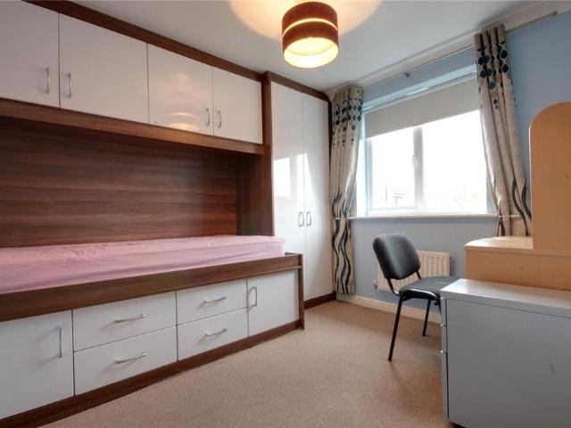 4 bedroom detached house to rent