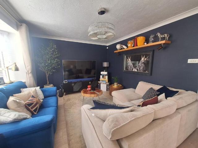 4 bedroom detached house to rent