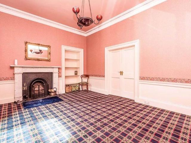 4 bedroom detached house to rent