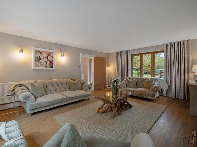 4 bedroom detached house to rent