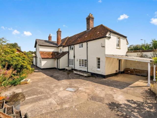 4 bedroom detached house to rent