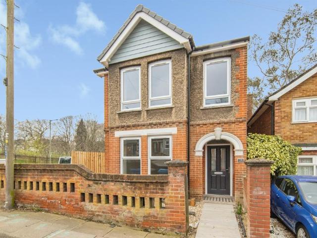 4 bedroom detached house to rent