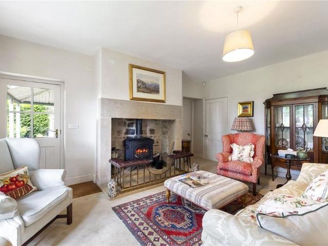 4 bedroom detached house to rent