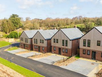 4 bedroom detached house to rent