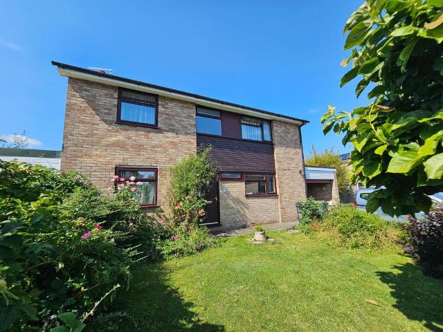 4 bedroom detached house to rent