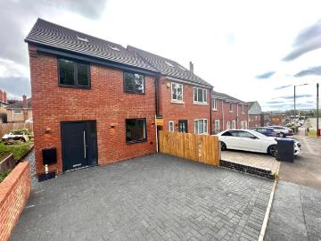 4 bedroom detached house to rent