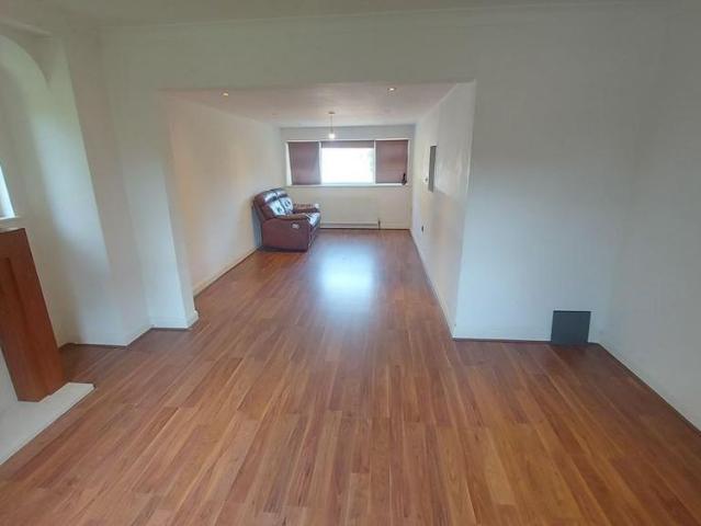 4 bedroom detached house to rent