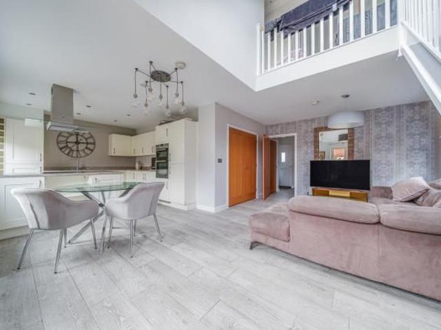 4 bedroom detached house to rent