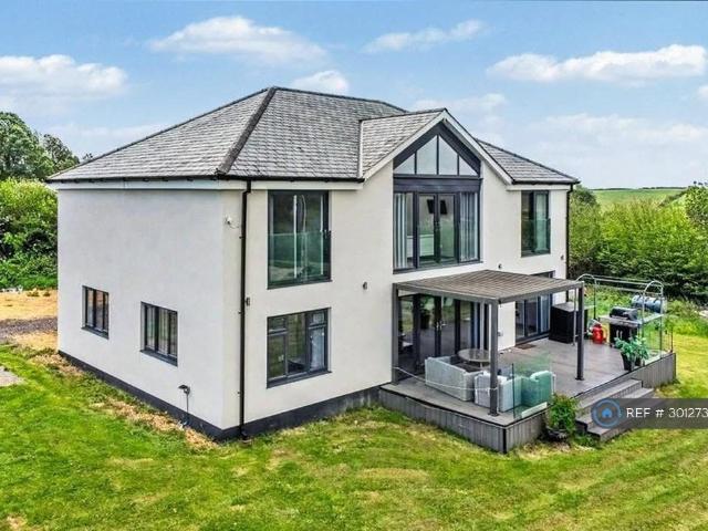 4 bedroom detached house to rent