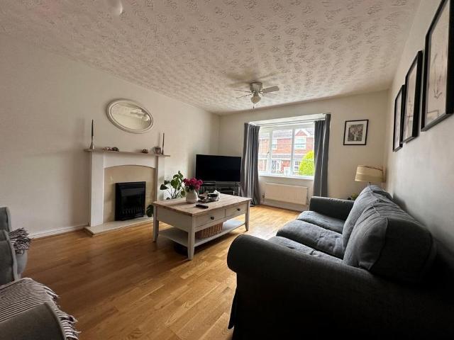 4 bedroom detached house to rent