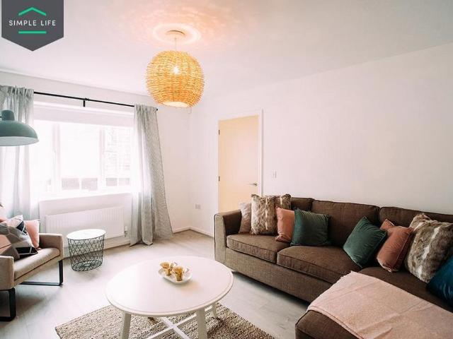 4 bedroom detached house to rent