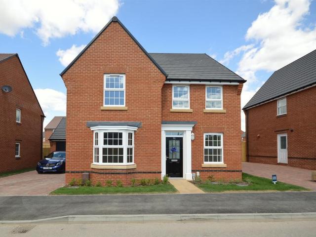 4 bedroom detached house to rent