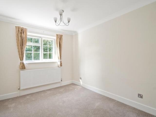 4 bedroom detached house to rent