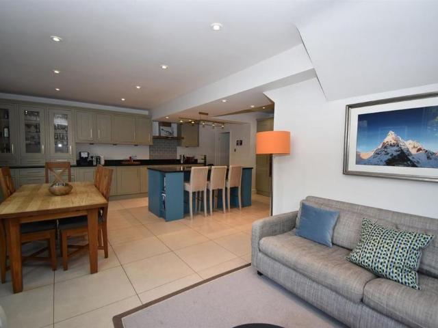 4 bedroom detached house to rent
