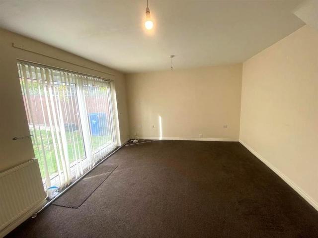 4 bedroom detached house to rent