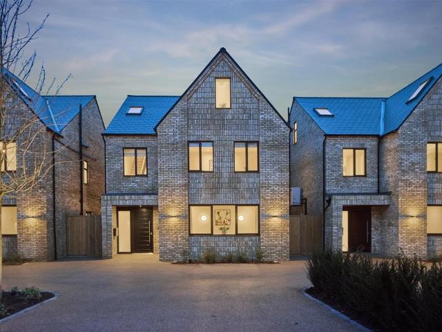 4 bedroom detached house to rent