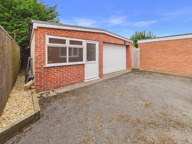 4 bedroom detached house to rent
