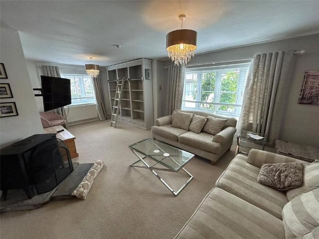 4 bedroom detached house to rent