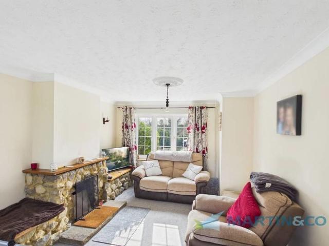 4 bedroom detached house to rent