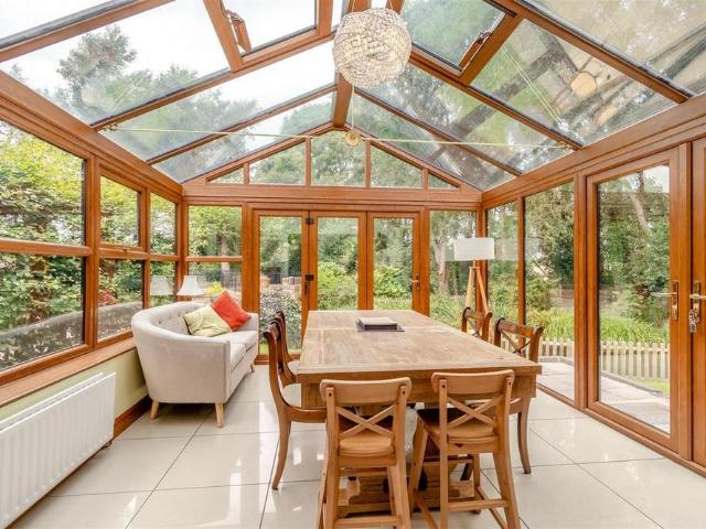 4 bedroom detached house to rent