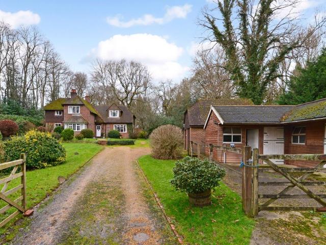 4 bedroom detached house to rent