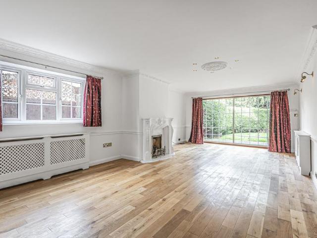 4 bedroom detached house to rent