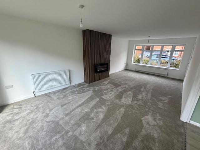 4 bedroom detached house to rent
