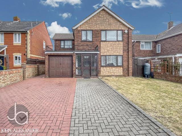 4 bedroom detached house to rent